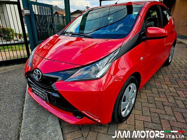 Usata Toyota Aygo X-play 69 CV (50 kW) 2016 Rosso pastello Utilitaria
