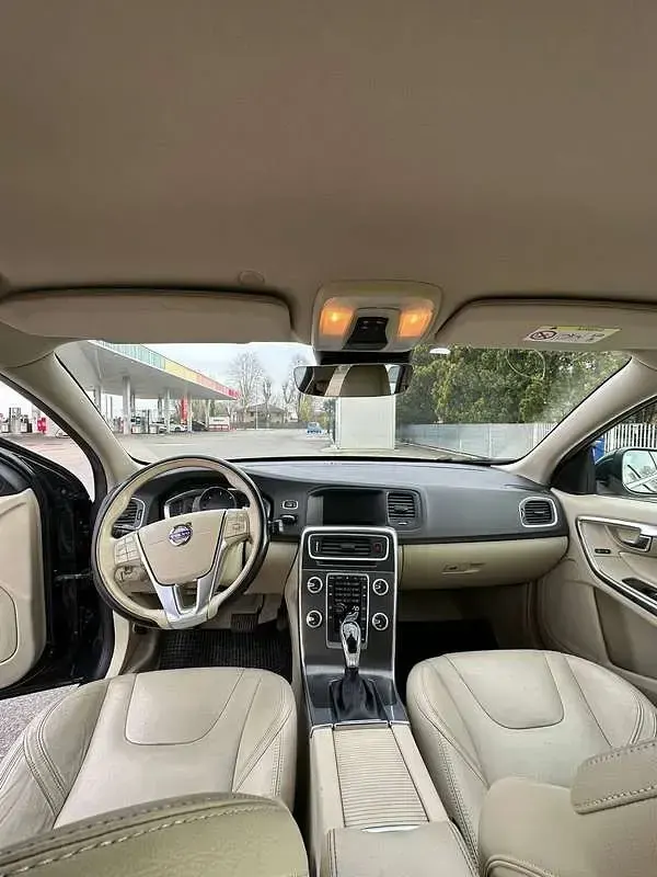 Usata Volvo V60 Summum 181 CV (133 kW) 2015 Grigio Station wagon