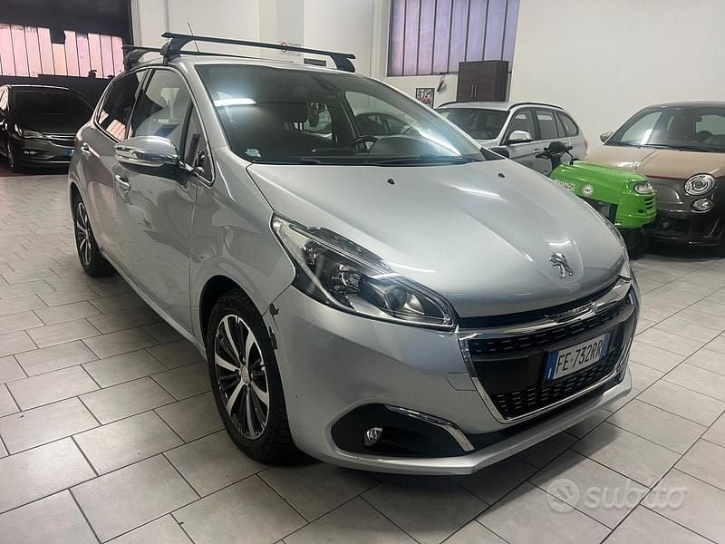 Usata Peugeot 208 Active 82 CV (60 kW) 2016 Grigio Utilitaria