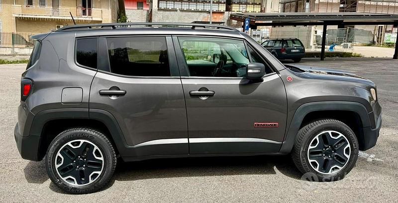 Usata Jeep Renegade 170 CV (125 kW) 2015 Grigio SUV