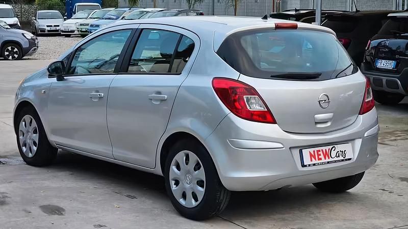 Usata Opel Corsa Cosmo 75 CV (55 kW) 2011 Argento Berlina