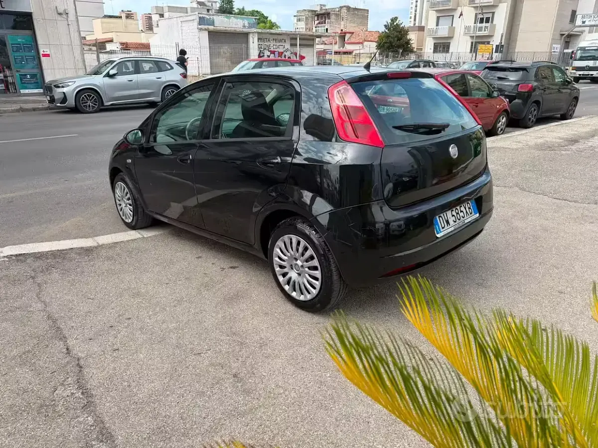Usata Fiat Grande Punto Dynamic 65 CV (47 kW) 2009 Nero Utilitaria