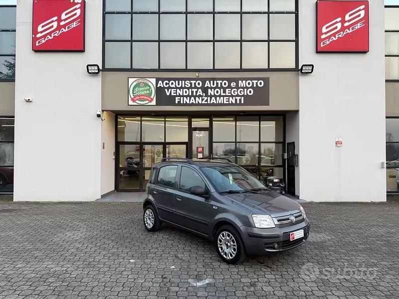 Usata Fiat Panda Dynamic 69 CV (50 kW) 2011 Grigio Utilitaria