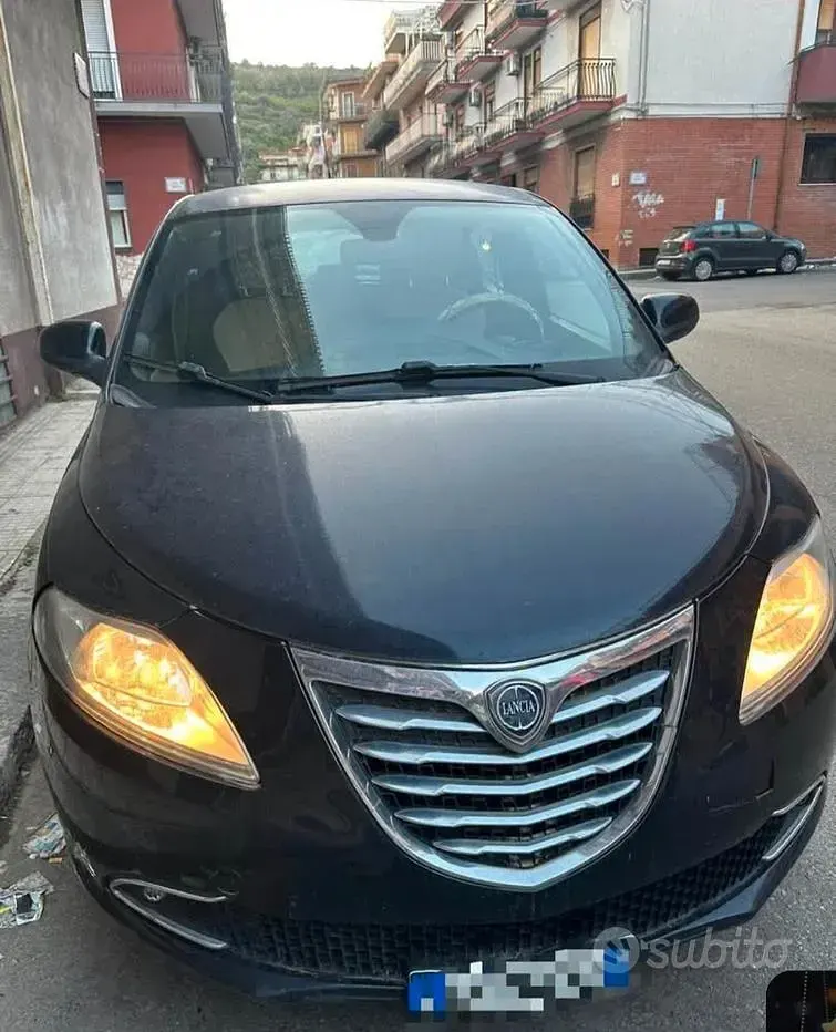 Usata Lancia Ypsilon 69 CV (50 kW) 2013 Bluazzurro Utilitaria