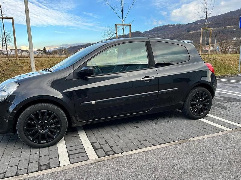 Nero Usata 2007 Renault Clio II Utilitaria | 2000 € (Buon prezzo) - Immagine 1/4