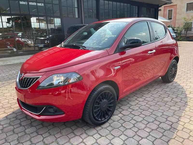 Usata Lancia Ypsilon Gold 69 CV (50 kW) 2021 Rosso Utilitaria
