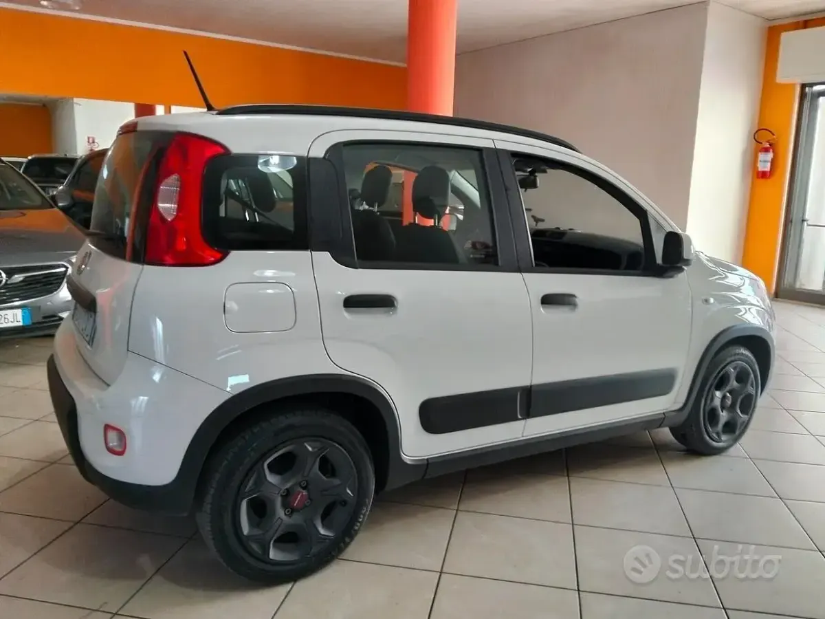 Usata Fiat Panda Lounge 69 CV (50 kW) 2020 Bianco Utilitaria