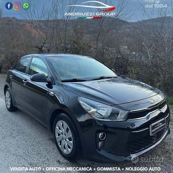 Usado Kia Rio Active 84 CV (61 kW) 2018 Negro Berlina