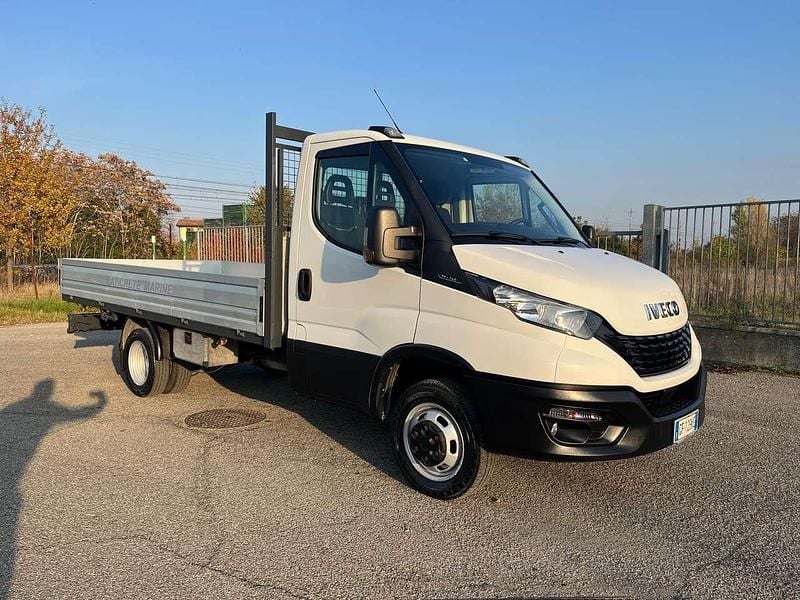 Usata Iveco Daily 136 CV (100 kW) 2021 Bianco Furgone