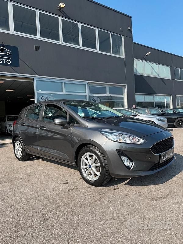 Usata Ford Fiesta 85 CV (62 kW) 2018 Grigio Utilitaria