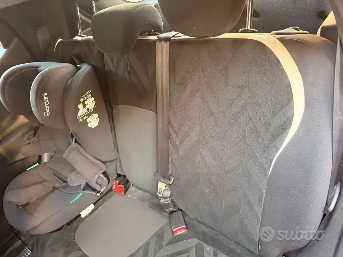 Usado Lancia Ypsilon 69 HP (50 kW) 2017 Preto Citadino