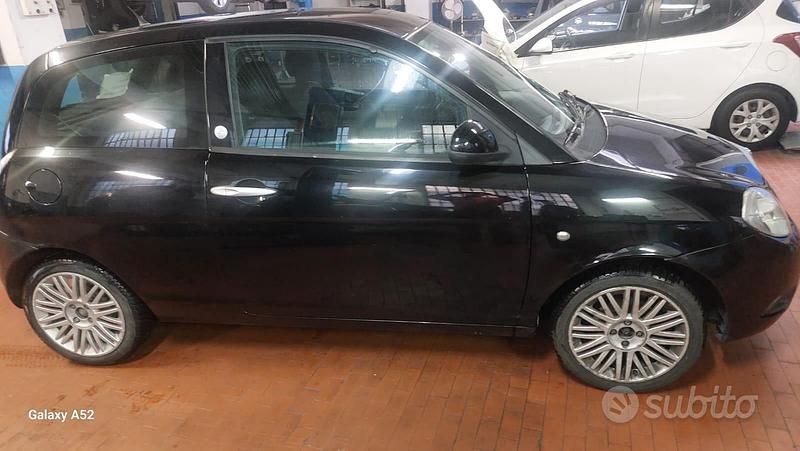 Usata Lancia Ypsilon 77 CV (56 kW) 2010 Nero Utilitaria