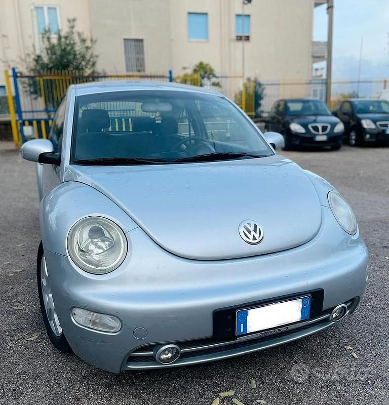 Usata VW New Beetle 105 CV (77 kW) 2005 Grigio Utilitaria