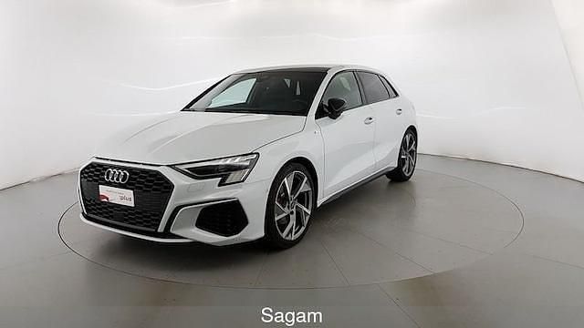 Bianco ghiaccio metallizzato Usata 2024 Audi A3 S-Line Tre volumi | 39.500 € (Molto cara) - Immagine 1/4
