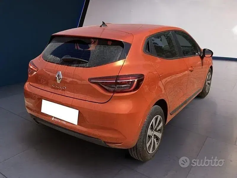 Usata Renault Clio V Equilibre 66 CV (48 kW) 2023 Arancione Berlina