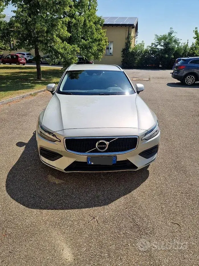 Usata Volvo V60 150 CV (110 kW) 2019 Grigio Station wagon