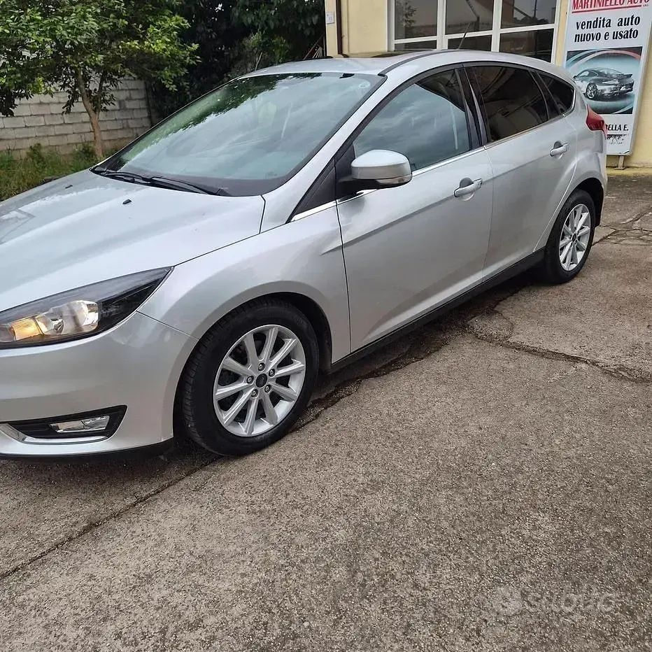 Usata Ford Focus Titanium 120 CV (88 kW) 2017 Grigio Berlina