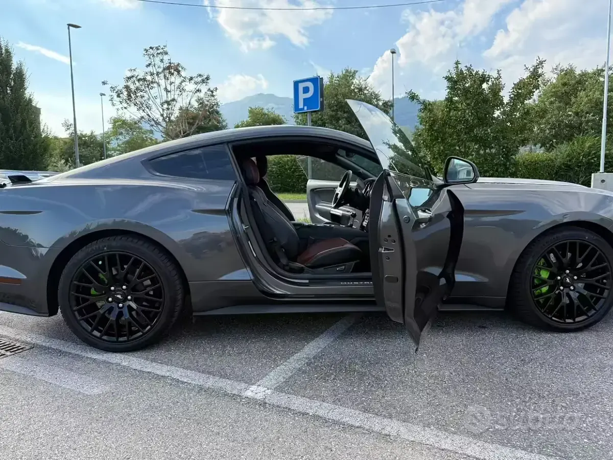 Usata Ford Mustang Fastback 317 CV (233 kW) 2016 Grigio Coupé