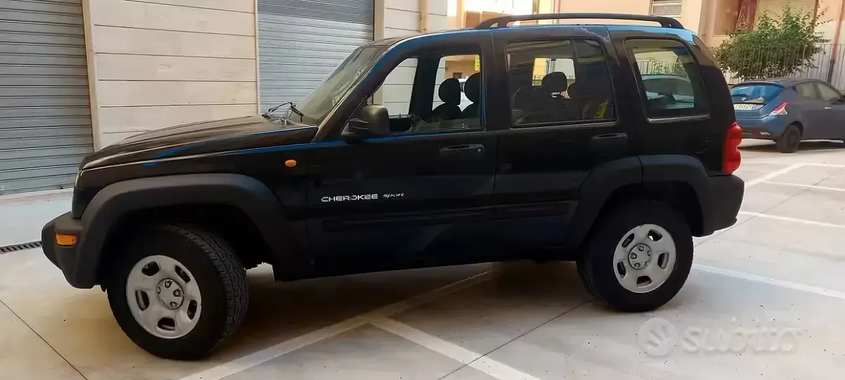 Usata Jeep Cherokee Sport 141 CV (103 kW) 2002 Nero SUV
