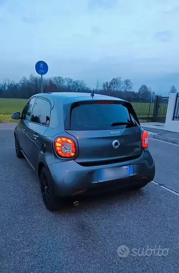 Usata Smart ForFour Prime 90 CV (66 kW) 2017 Grigio Utilitaria