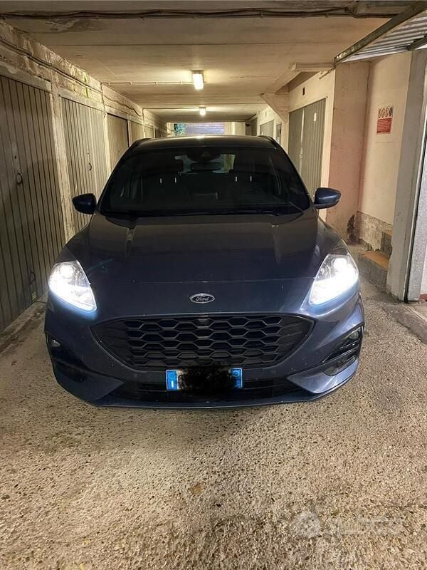 Blu Usata 2023 Ford Kuga ST-Line SUV | 23.000 € (Super prezzo) - Immagine 1/4