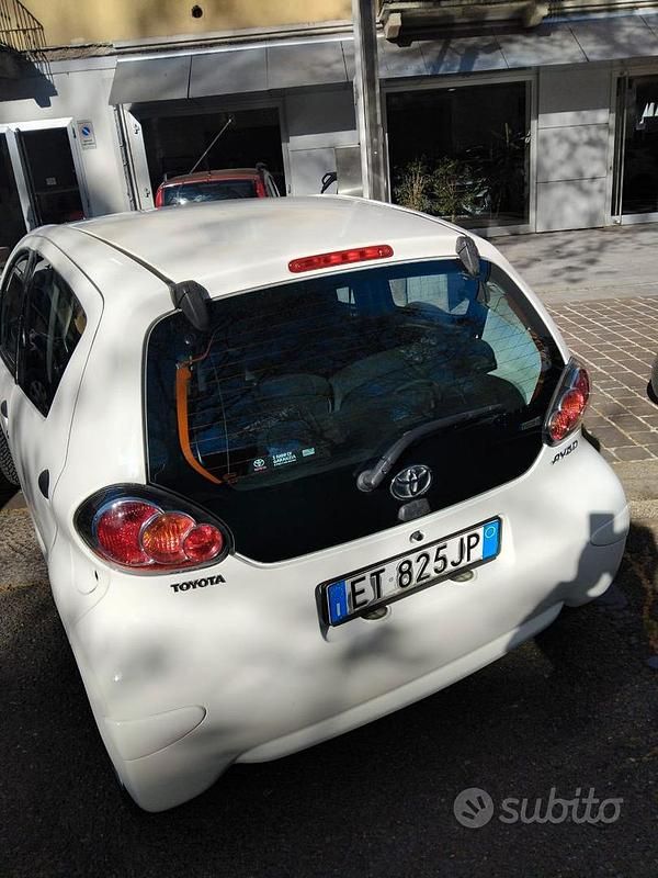 Usata Toyota Aygo Connect Style 68 CV (50 kW) 2013 Utilitaria