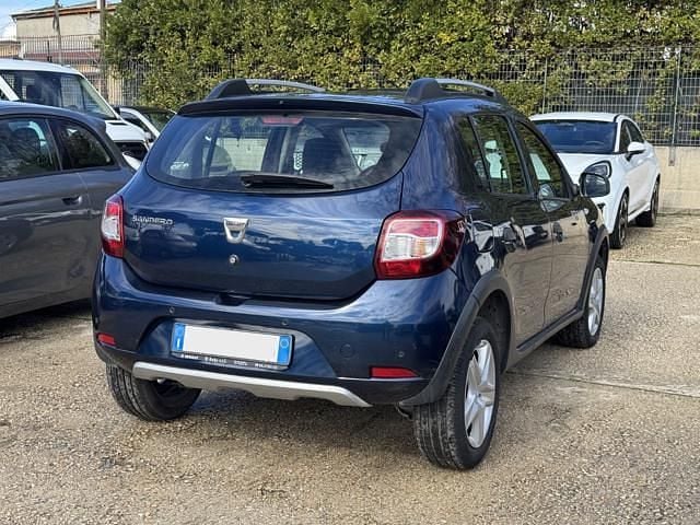 Usata Dacia Sandero Stepway 90 CV (66 kW) 2016 Blu SUV