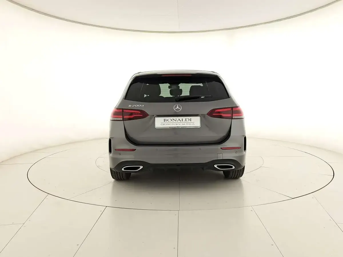 Usata Mercedes B200 Premium 150 CV (110 kW) 2022 Grigio Utilitaria