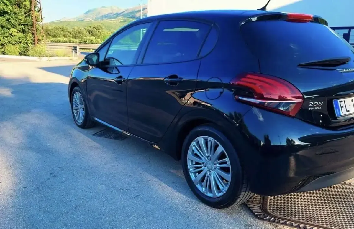 Usata Peugeot 208 Allure 82 CV (60 kW) 2017 Utilitaria