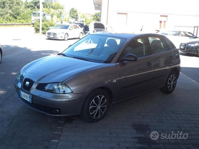 Usata Seat Ibiza Stella 64 CV (47 kW) 2004 Grigio Berlina