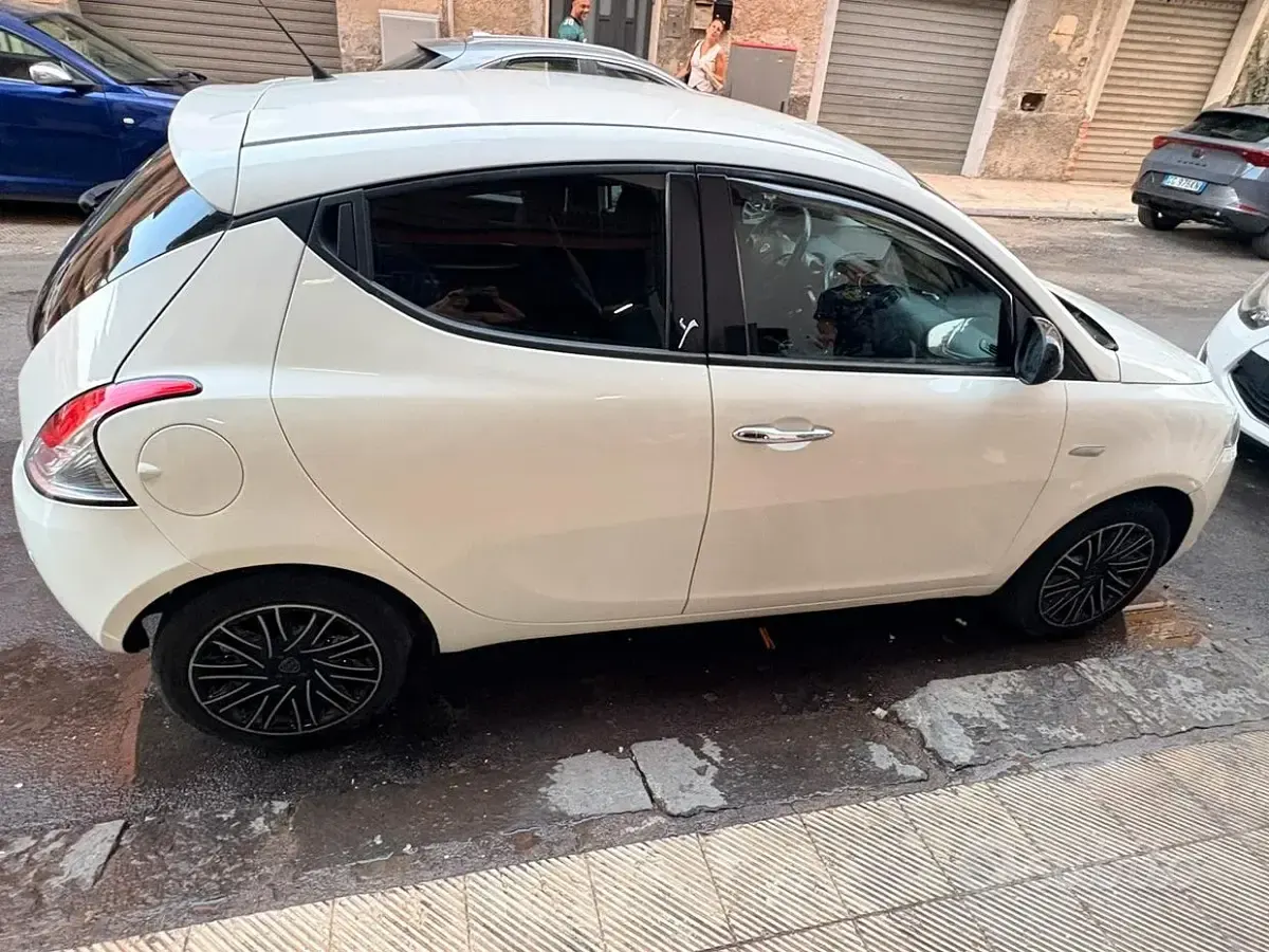 Usata Lancia Ypsilon 69 CV (50 kW) 2012 Utilitaria