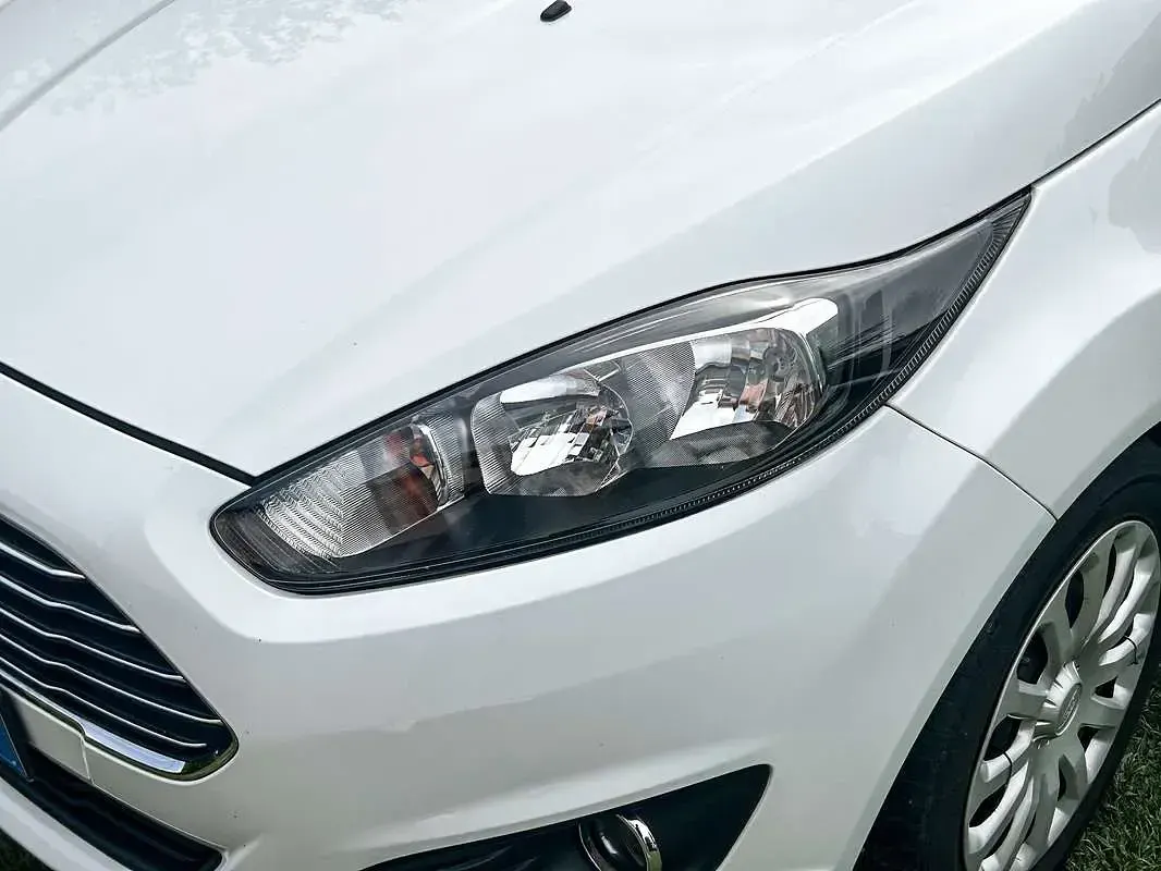 Second-hand Ford Fiesta Titanium 75 CP (55 kW) 2015 Alb Hatchback