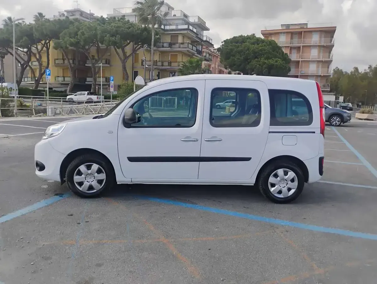 Usata Renault Kangoo LIMITED 95 CV (69 kW) 2020 Bianco Monovolume