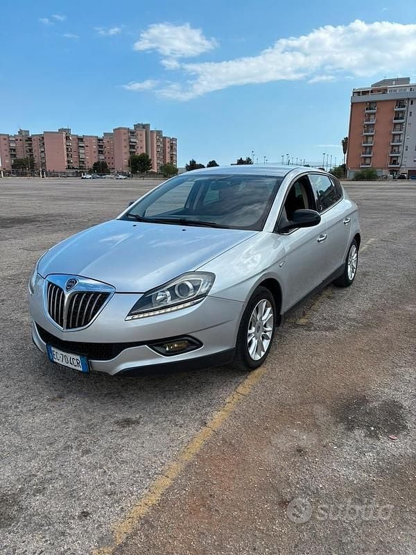 Grigio Usata 2010 Lancia Delta Due volumi | 3500 € (Buon prezzo) - Immagine 1/4