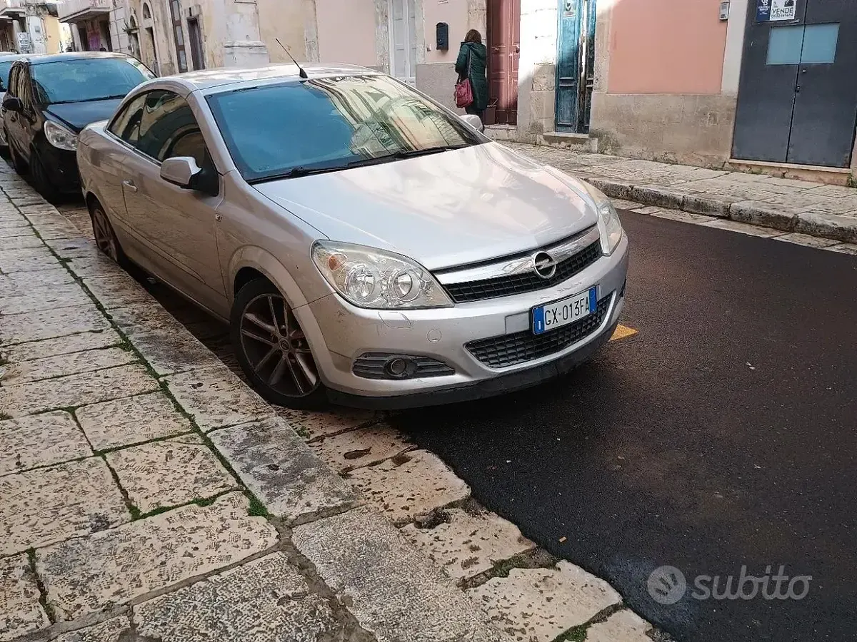 Usata Opel Astra 115 CV (84 kW) 2007 Grigio Cabrio