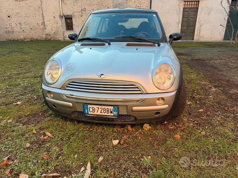 Grigio Usata 2002 Mini Cooper Due volumi | 2350 € (Ottimo prezzo) - Immagine 1/4