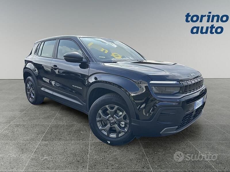 Nuova Jeep Avenger Longitude 2025 Nero SUV