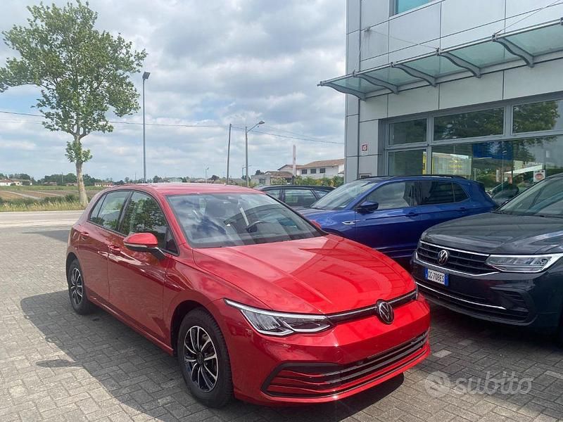 Usata VW Golf VIII 110 CV (80 kW) 2021 Rosso bordeaux Berlina