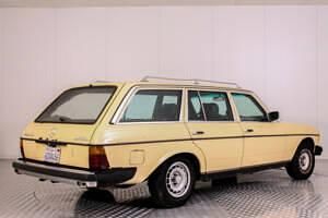 Usata Mercedes 300 90 CV (66 kW) 1979 Beige Station wagon