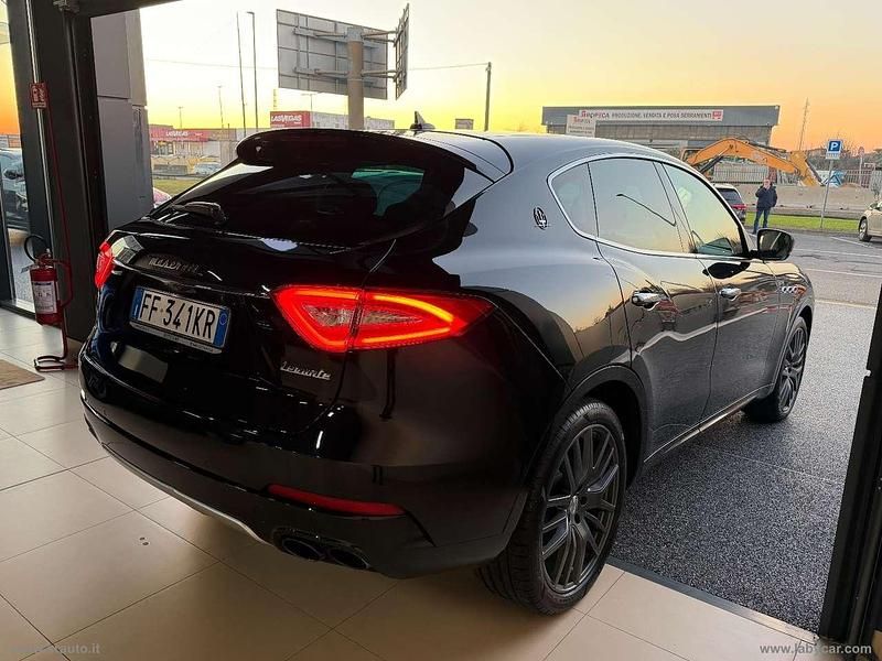 Usata Maserati Levante 275 CV (202 kW) 2016 Nero SUV