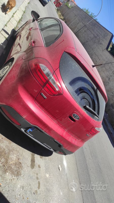 Usata Kia Rio 90 CV (66 kW) 2011 Rosso Berlina