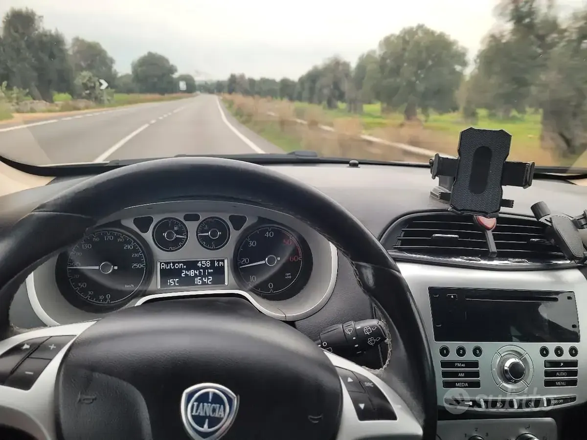 Usata Lancia Delta 105 CV (77 kW) 2012 Verde Utilitaria