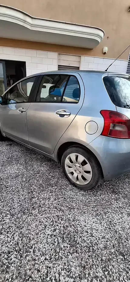 Usata Toyota Yaris Sol 69 CV (50 kW) 2006 Grigio Berlina
