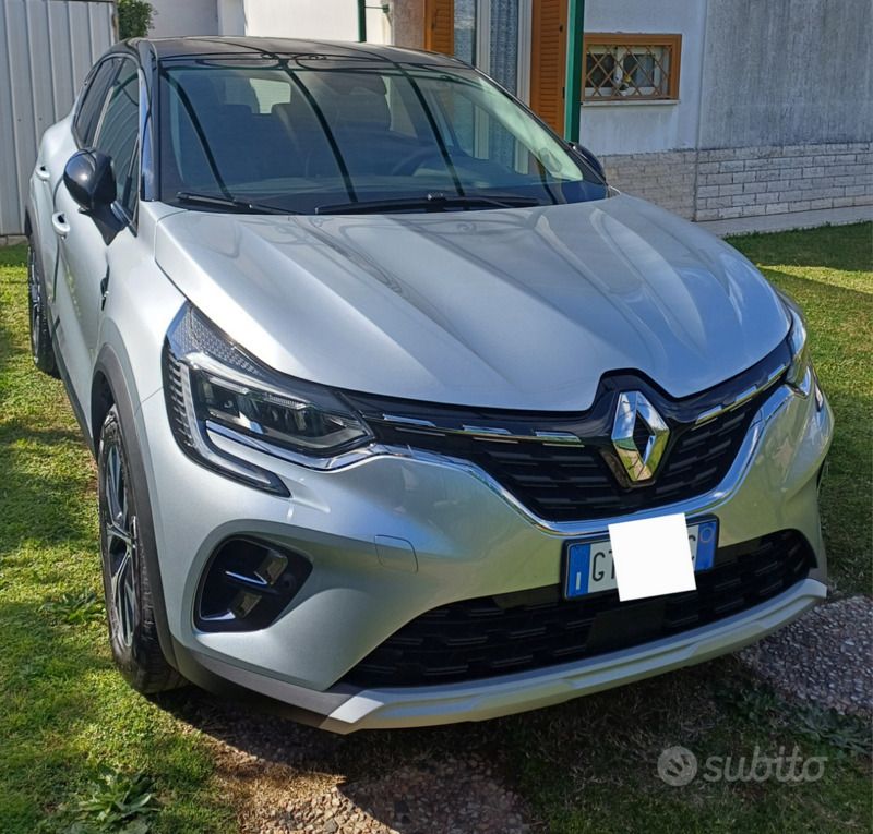 Usata Renault Captur Techno 101 CV (74 kW) 2024 Grigio SUV