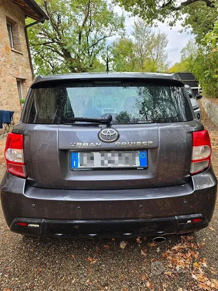 Usata Toyota Urban Cruiser 90 CV (66 kW) 2012 Grigio Utilitaria