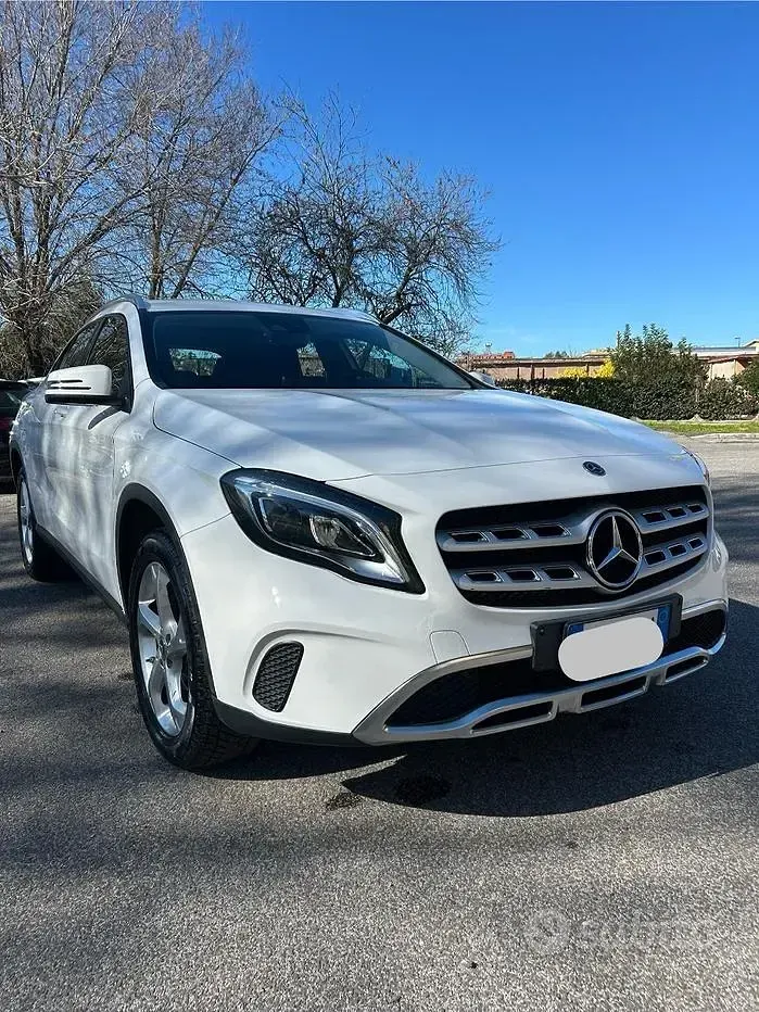 Usata Mercedes GLA200 136 CV (100 kW) 2019 Bianco SUV