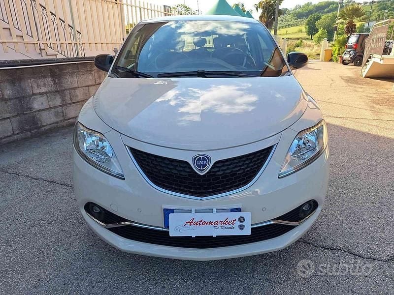 Usata Lancia Ypsilon Gold 69 CV (50 kW) 2015 Beige Utilitaria