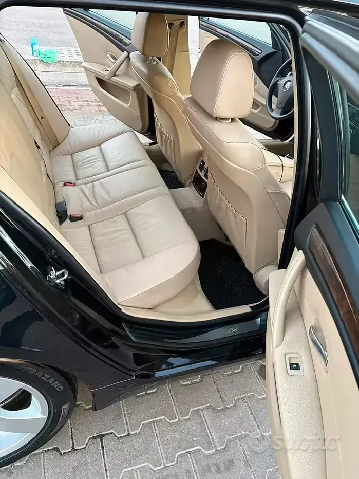 Usata BMW 530 235 CV (172 kW) 2007 Nero Station wagon