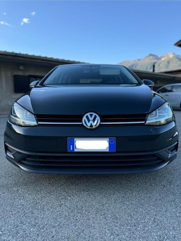 Grigio Usata 2018 VW Golf VII Executive Tre volumi | 11.900 € (Super prezzo) - Immagine 1/4