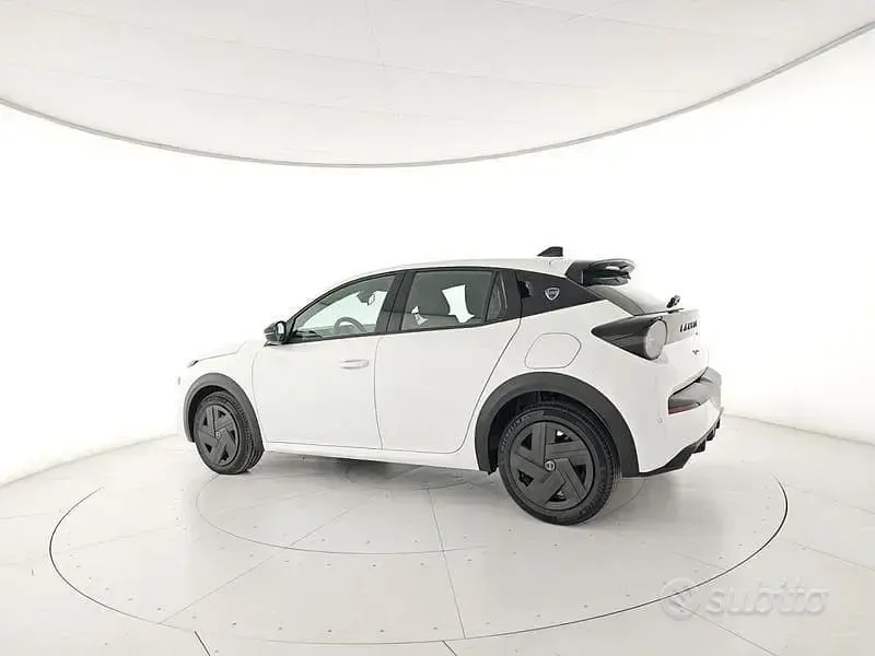 Usata Lancia Ypsilon 101 CV (74 kW) 2024 Bianco Utilitaria